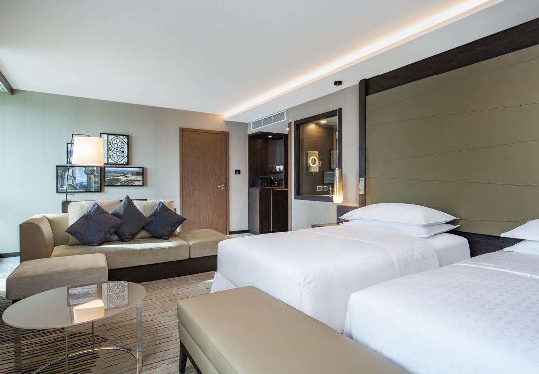 განიტვირთეთ თანამედროვე ავეჯით გაწყობილ ოთახში და ისარგებლეთ ქლაბ ლაუნჯის სივრცით